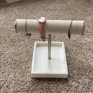 Adjustable accessory organizer/display